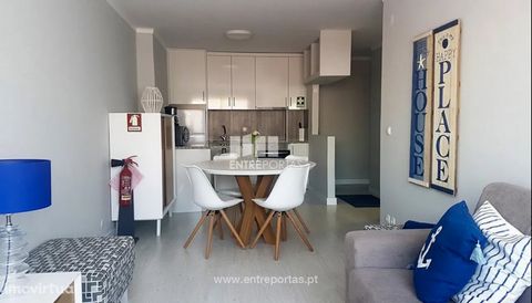 Excellent 1 bedroom apartment totally refurbished in the 1st line of the beach for sale in the parish of Vila Praia de Âncora, in the municipality of Caminha. The apartment has an equipped kitchen, built-in wardrobe. Excellent opportunity for investo...