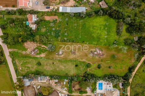 Property ID: ZMPT565332 Agricultural land that includes urban ruin, located in Bensafrim, municipality of Lagos. It has good access and is located right at the entrance to the city of Lagos, adjacent to a street with all the infrastructures completed...