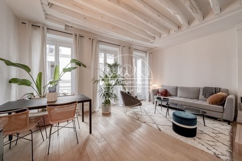 À VENDRE PARIS 2ÈME - MONTORGUEIL - COUP DE COEUR - Situé à proximité immédiate de la rue Montorgueil, au 3ème étage d'un bel immeuble ancien, nous vous proposons ce ravissant appartement de 38,20m2 composé d'une entrée avec salle de bain et wc, d'un...