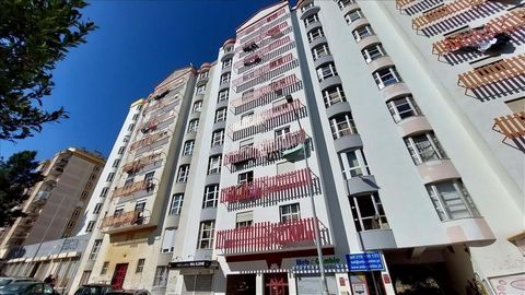 Excelente oportunidade para adquirir este apartamento T2 com uma área total de 75 metros quadrados, situado em Algueirão-Mem Martins, Sintra, no distrito de Lisboa. Localizado em zona habitacional consolidada, o imóvel fica próximo de vários pontos d...