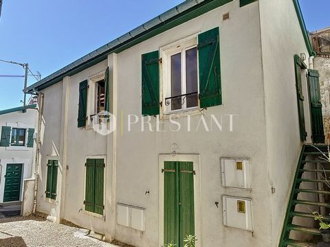 Gelegen in het hart van Biarritz, in een rustige straat, beslaat dit appartement de eerste verdieping van een charmant huis met twee wooneenheden, deze en een andere op de begane grond. De toegang tot het appartement is via een eigen binnenplaats die...