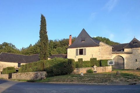 24570 CONDAT SUR VEZERE. Dwelling house, gîte, plot of land approx. 9843 m². Selling price: 420,000 euros (agency fees paid by the seller). Located in the Vézère valley, 10 kms from Montignac Lascaux and 26 kms from Brive, near a village with shops, ...