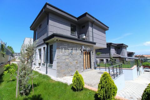 Detached Villa with Nature View in Nilüfer Bursa Gümüştepe, where villa projects are located, is preferred mostly by families for being popular with its fresh air and location that offers city views. The region is both located within nature and close...