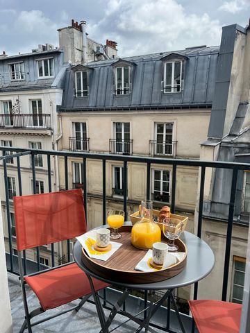 this luxurious property has completely renovated. located at the 6th floor with balcony the location is central close to the Metro Saint michel, la Fontaine saint michel, supermarkets, great shops and fabulous cafés and restaurants