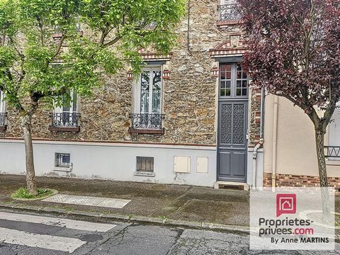 La Team Proprietes-Privees - Paris Sud est ravie de vous proposer ce coquet appartement situé dans une maison de caractère, sans charges de copropriété. Situé au dernier étage, venez apprécier le charme de ce trois pièces de 59m² composé d'un bel esp...