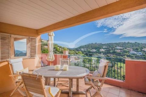 Are you planning to buy a beautiful apartment for your holidays in Sainte Maxime, a very popular resort in de Bay of Saint Tropez ? Our real estate agency BIRD, specialized in top quality real estate, presents you this beautiful top floor flat for sa...