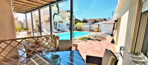 Studio in front of the pool located in a gated community. Located in Seixal just 15 minutes from Lisbon.