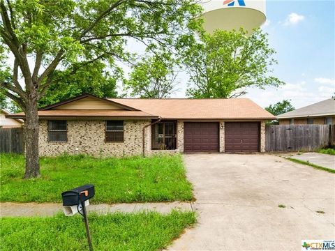 Huge Price Drop!!!! This 3 bed 2 bath 1444 sqft home is centrally located in the heart of Killeen, perfect starter home or investment. Less than 15 mins to Fort Cavazos, walking distance to stores and fast food restaurants. Call your favorite Realtor...