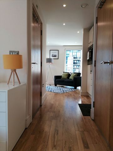Set within a modern development in the heart of the luxuriant Canary Wharf, with fast and excellent commute to the City centre, these apartments are an ideal choice for both business and leisure travellers who wish to enjoy the city whilst having a p...