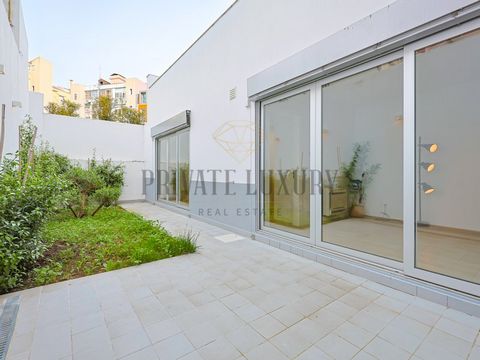 Welcome to your new home in the centre of Lisbon, located in Arroios, this 3 bedroom flat with terrace, puts you within walking distance of some of the city's attractions, while providing a peaceful and welcoming environment. Upon entering this compl...
