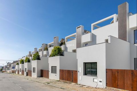 Brand new three bedroom townhouses for sale in Fuseta, each with their own individual swimming pools, large terraces and fantastic views of the Ria Formosa. Offering an excellent level of construction, there are ten townhouses in total with two still...