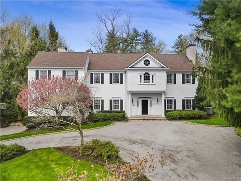 Parklike,- 1.27 acres, the Greenwich 4+Den-bedroom Colonial is nestled down a private drive off Edgewood just a blocks from downtown. This home is an entertainer's delight with an expansive sun-filled living room, an open kitchen w/ access to terrace...