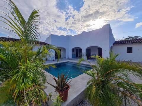 Welcome to Casa Cristal! This beautiful 3 bedroom, 2 bath home is perfect for those who want a home or an investment just 5km from the famous Tamarindo beach, close to everything. The house was built in 2018 on a 1000m2 lot in a quiet residential are...