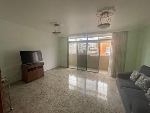 Spacious and bright apartment in the heart of the city, close to all amenities. It consists of an entrance hall, a large living room with a glazed balcony, a separate fitted and equipped kitchen, three comfortable bedrooms and two bathrooms. The apar...