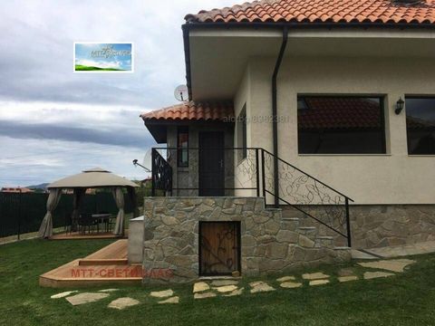 There is a two-storey villa in the villa zone of the village of Kosharitsa, 2 km from Sunny Beach resort in a quiet and picturesque place along the Black Sea coast. Burgas, Nessebar municipality. The villa is part of a holiday village consisting of 1...