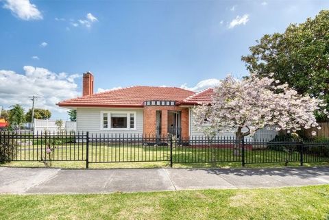 Once printed in an edition of The Australian Home Beautiful, this delightful Art Deco home has been lovingly brought back to its originally intended glory and awaits its next owner. All the way from roof to floor to the insulated walls, the hard work...
