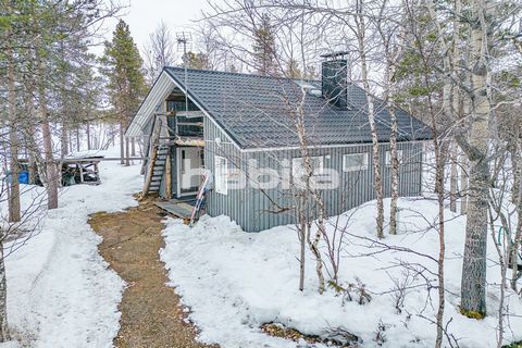 Una acogedora cabaña acondicionada para el invierno a orillas del lago Ahvenjärvi, rico en peces, cerca del pueblo de Pulju en Kittilä, aproximadamente a una hora en coche de los servicios del centro de Levi's y del aeropuerto de Kittilä. ¡Esta encan...