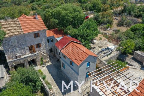 Experience the charm of simple living in Selca, a serene village near Stari Grad. This 55m² house invites those who appreciate minimalistic living, surrounded by nature's tranquility. 