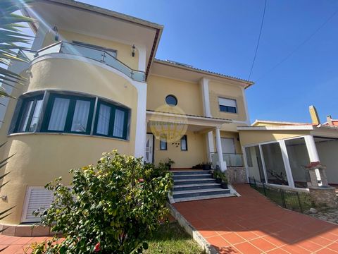 Located in Caldas da Rainha. 4 bedroom villa with large garage and garden - between Caldas da Rainha and Foz do Arelho If you are looking for a large villa, comfortable, spacious and located in a privileged area, then this may be the right villa for ...