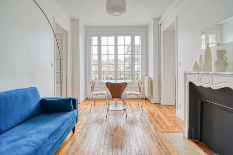 Located just steps from the vibrant Montmartre district, famous for its historic sites like Sacré-Cœur Basilica, quaint streets, and lively cafes, this beautifully furnished apartment offers a fully-equipped kitchen, a comfortable living room and two...