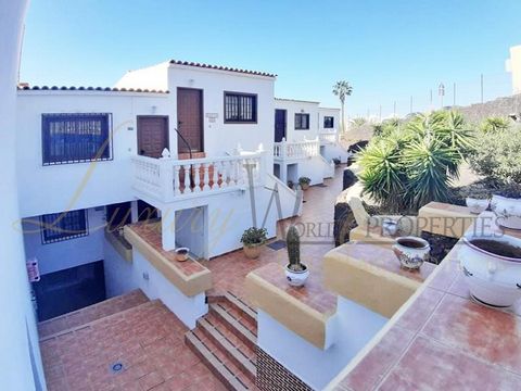 Luxury World Properties is pleased to offer an apartment in the Oasis San Eugenio complex, located in San Eugenio Alto. This cozy apartment features a living area of 48 m2 and comprises 1 bedroom, 1 bathroom, an open-plan kitchen, a bright living roo...