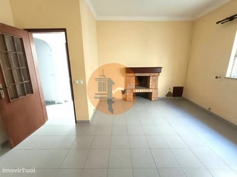 Appartement avec deux chambres, très bien situé dans le quartier pittoresque au bord de la rivière. Cet appartement, situé au rez-de-chaussée, offre une opportunité unique de vivre à proximité du cœur de la ville. Avec une entrée indépendante, il off...