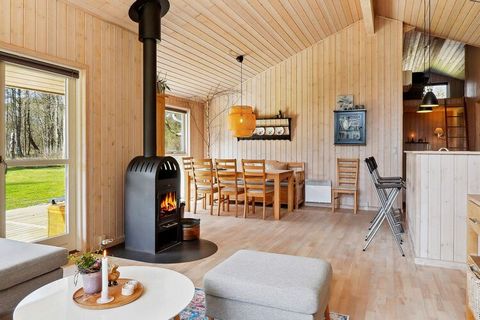 Im schönen Lodskovvad, nahe der Hafenstadt Ålbæk, liegt dieses Ferienhaus am Ende einer Sackgasse. Auf dem Grundstück gibt es eine Rasenfläche, die zum Spielen und Toben einlädt und eine große Terrasse, auf der gemütliche Grillabende auf dem Programm...