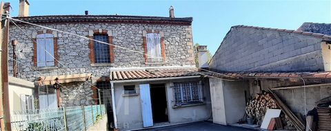 M M IMMOBILIER Quillan - estate agents in the Pays Cathare in Southern France – are pleased to exclusively present a stone (half-)house of 117m² habitable space, with courtyard, terrace and garage, located in Quillan town center and close to all amen...