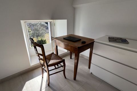 Mit einem eleganten und raffinierten Interieur dieser 3 - Schlafzimmer - Villa bietet ein Luxus - Urlaub. Das Haus ist geeignet für eine Familie oder eine Gruppe von 8 Freunden. Die Küche ist komplett leckere Mahlzeiten zubereiten ist ausgestattet fü...