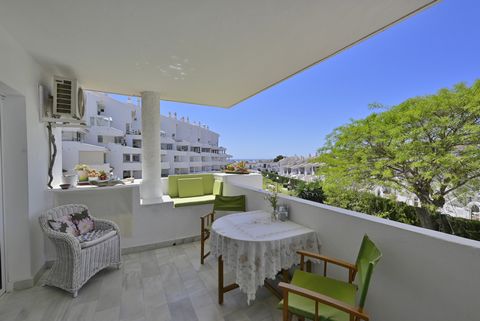 Two bedroom apartment situated in a second line beach urbanisation with lovely mature gardens and a large communal pool. The gated complex gives access to all surrounding amenities including the beach, restaurants, bars and supermarkets. This great p...