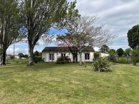 5 minutes from St Emilion, 7 de Branne, on a mostly enclosed wooded plot of 2418 m2, house on crawl space of 72 m2, on one level, including an equipped kitchen, separated from the living room by a pretty glass roof, two bedrooms with the possibility ...