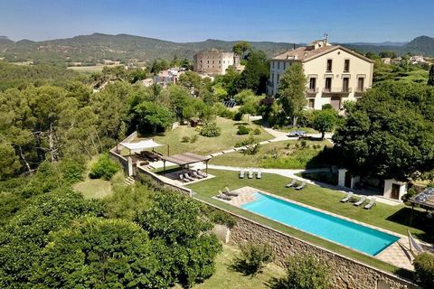Apartment La Torre consists of the former sleeping quarters of the Marquesa de Gironella. Due to the 4.5 meter high beamed ceilings it provides an extra sensation of space. The apartment offers spectacular views at the garden, pool and the valley. It...