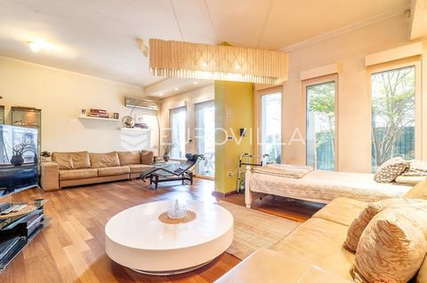 Zagreb, Jarun, a beautiful terraced house in an excellent location in the heart of Jarun, just a few minutes' walk from the Jarun market. The house consists of a ground floor with a spacious open space living room with a dining room and a modern kitc...