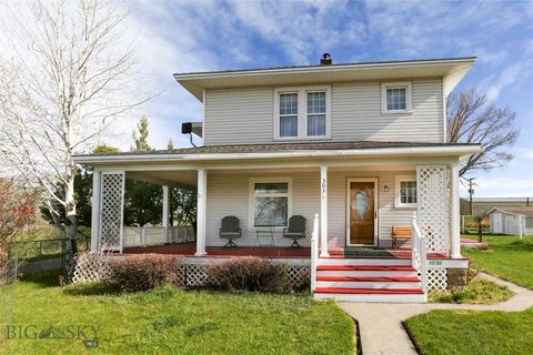 This early 1900's 2 Story design with benefits of mid-90's deep remodel and addition all on nearly 1/2 acre lot! The historic 