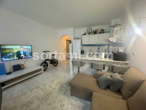 Excellent apartment for investment in the centre of Albufeira. Studio apartment with around 44 m2, transformed into a one bedroom, to make the sleeping area more private. Comprising an open space living room, a kitchen, an entrance hall area with a b...