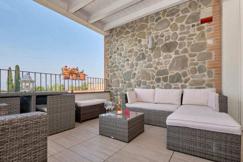 Fantástico apartamento de tres habitaciones para 5 personas en Desenzano del Garda en una residencia elegante y moderna con piscina.