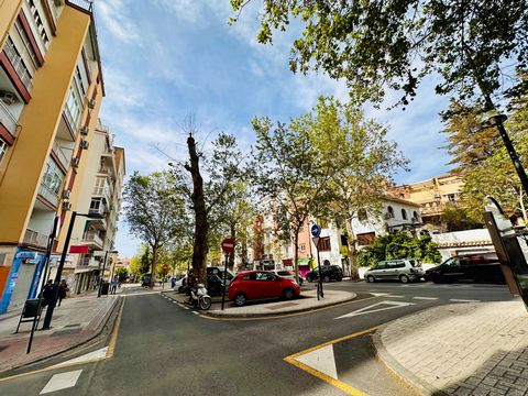 We offer for sale this excellent apartment in one of the best areas of Granada, in the Cervantes area, with all the services at your disposal, supermarkets, leisure, bus stop just a step away, schools, pharmacy, etc and 10 minutes walk from the cente...