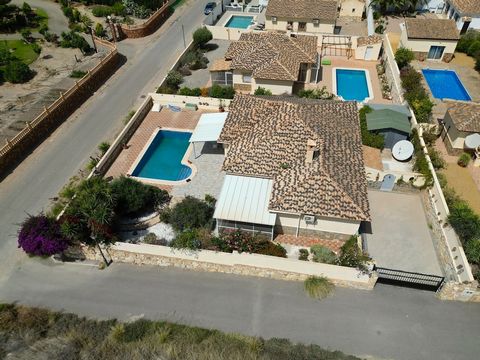 Spanish Property Choice is delighted to be able to offer you the opportunity to buy a beautifully maintained 4-bedroom, 2-bathroom detached villa located in the much sought after area of Arboleas. The villa is only a short walk to a popular Indian re...
