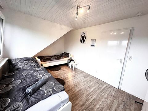 Welcome to VAZ by KeyFaktor and this modernly equipped apartment that offers you everything you need for a great short or long-term stay in Schwelm: → 2 comfortable single beds → Fully equipped kitchen → Free Wi-Fi → Washing machine and drying room →...