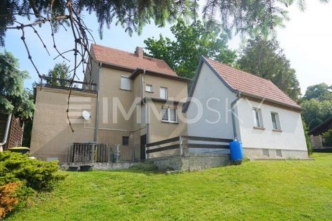+++ Please understand that we will only answer inquiries with COMPLETE personal information (complete address, phone number and e-mail)! +++ Welcome to Hohendorf bei Groitzsch! Here you will find a spacious single-family house on an idyllic plot of l...