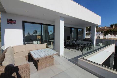 Super nice newly built VILLA located in Torreblanca del Sol, within walking distance to the beach. The villa has been built with really good quality, where the smallest detail has been thought of, super modern and with a lovely open large kitchen in ...