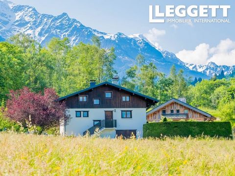 A29828ADM74 - This 5 bedroom ski chalet FOR SALE of 190 m2 ( 122m2 habitable) in Saint Gervais offers spacious accommodation in a fully renovated and very well maintained family home. From the chalet and the lovely garden, you can see the mountain re...
