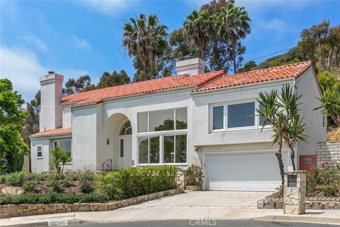 Regarded as being in one of the best climates on the peninsula, this dramatic two story ocean & coastline view home has all the features found in many estate properties including two-story ceilings, open floor plan awash with sunlight, incredible pri...