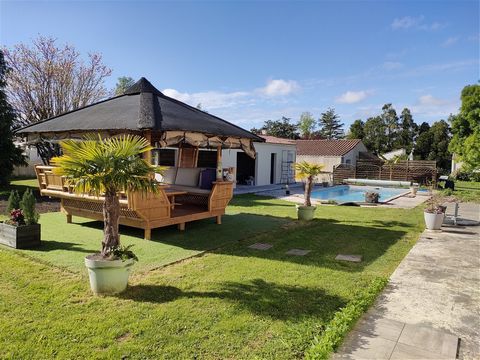 Location number 1 for this single storey house not overlooked on more than 3000 m2 of wooded land with swimming pool and outbuildings (pool house, swimming pool room, pétanque court...). Located in a residential area of Cabariot (17), it consists of:...
