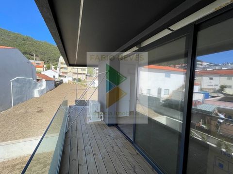 Apartamento em novo empreendimento de luxo com vista para o mar localizado em zona estratégica próxima ao centro da cidade e a escassos minutos da praia. Este empreendimento está em fase final de construção e oferece também garagem para todas as fraç...