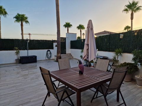 Appartement élégant au rez-de-chaussée avec terrasse spacieuse et jardin à La Alcaidesa. Bienvenue dans cet appartement au rez-de-chaussée joliment aménagé offrant trois chambres généreuses, deux salles de bain complètes et une vaste terrasse de 150 ...