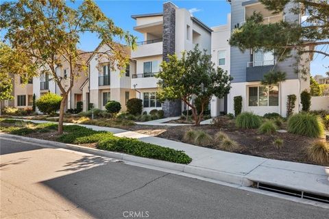 **VIEW VIEW VIEW**MOVE-IN READY**Single Family Home located in Irvine newest community, Cadence Park. This charming home is situated within the “Lyric” community which showcases modern living and resort-style amenities. **Very private Single-family h...