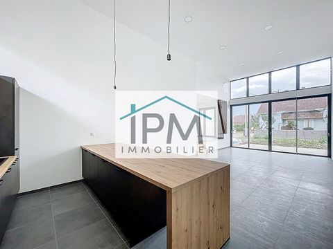 Your IPM real estate agency offers you this splendid rehabilitation in the village of Kunheim 15KM from Colmar and 10KM from the German border. On a plot of 3.75 ares of land you will find a new terraced house of 141m2 of living space with 2 parking ...