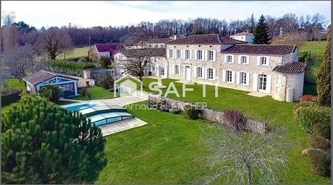 Magnifique Longère Charentaise en pierre, 6 chambres, 5 sdb, piscine, jardin d'hiver, garage, jardin.