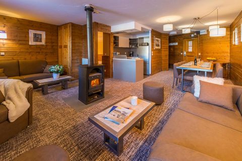 The Chalet Val 2400 is situated in the district of the Balcons in Val Thorens, Alps, France at 150m from the pistes which are reachable on skis. Facilites in the resort include: pub, ski rental and sale, indoor car park, heated ski lockers...Each apa...